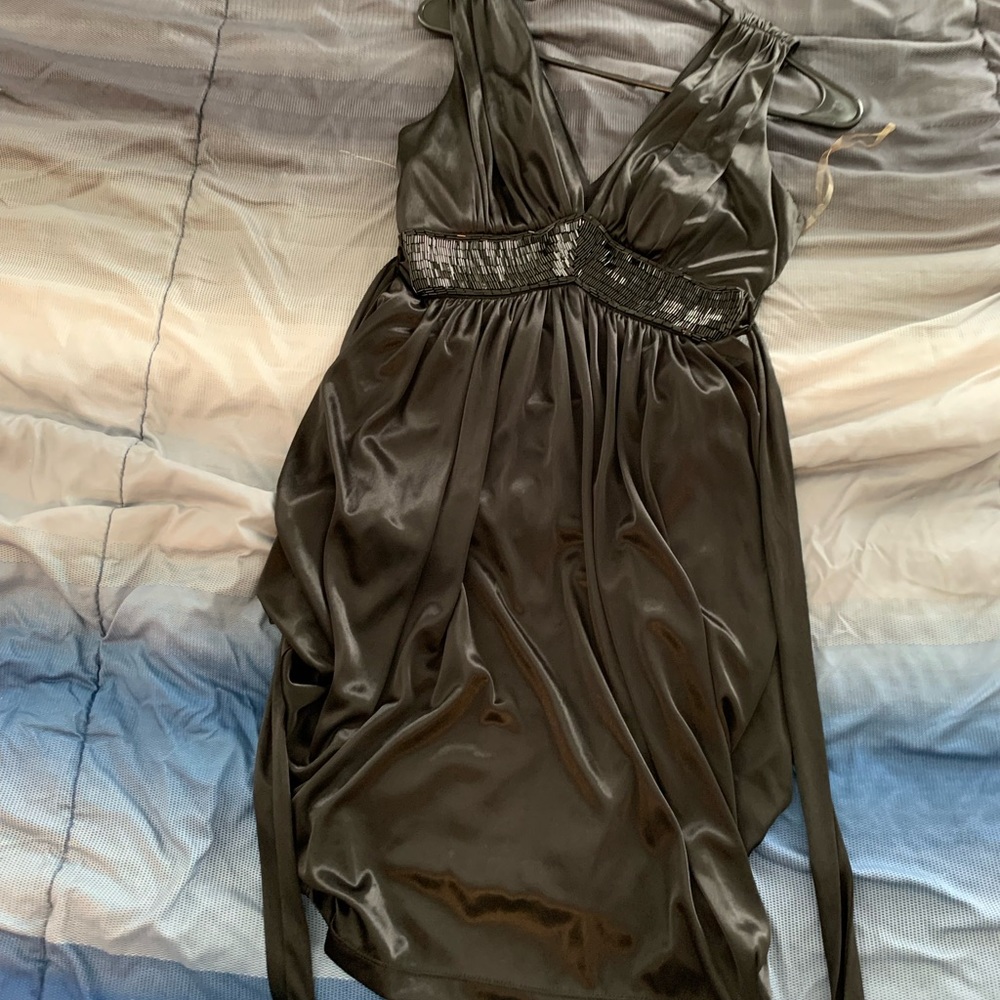 Black dress sleeveless with a tie back